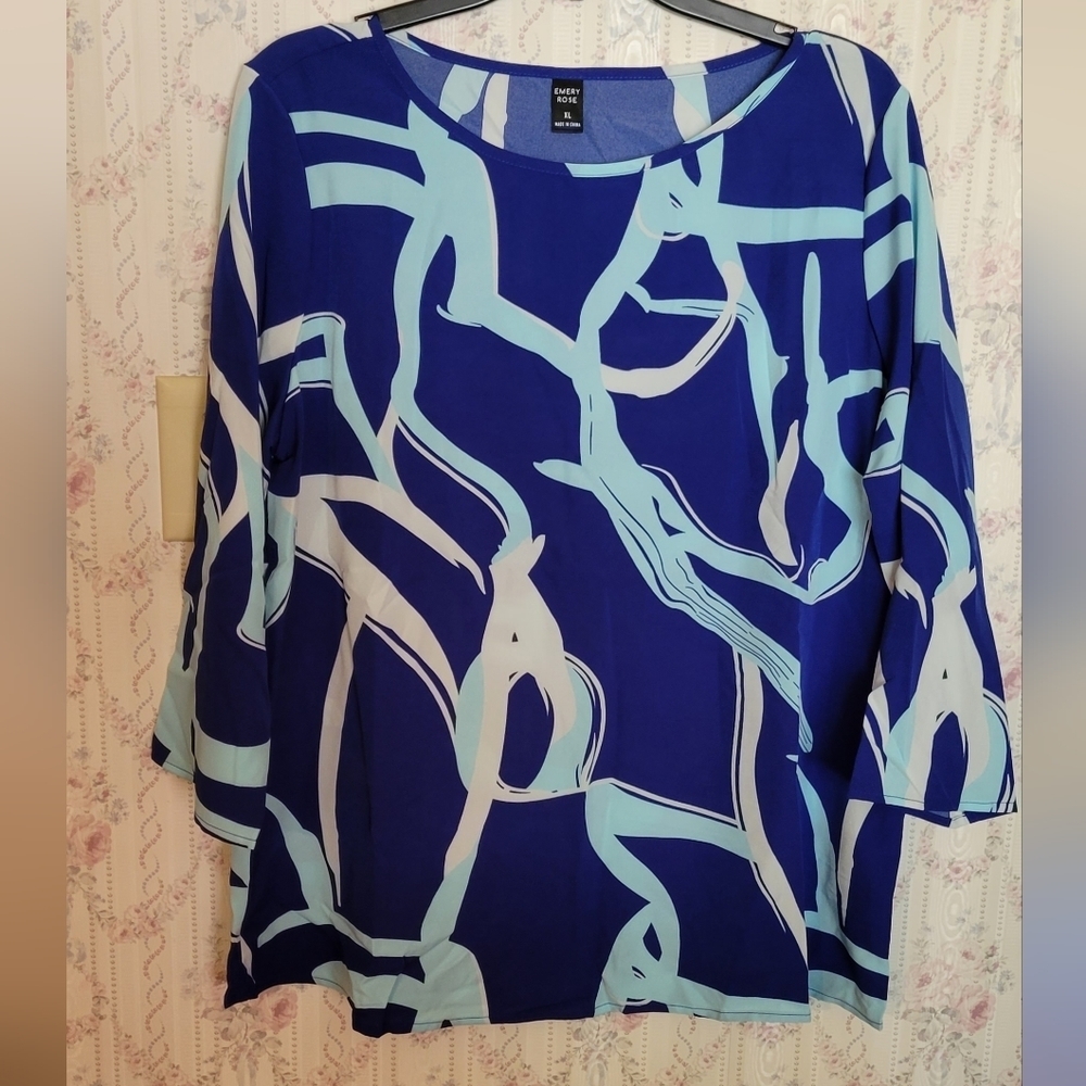 Emery Rose XL 3/4 Sleeve Blue w Abstract Design
